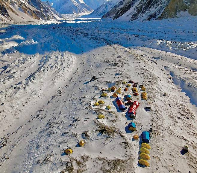 2 드론으로 촬영한 K2 베이스캠프 전경. 사진 창 다와 셰르파.