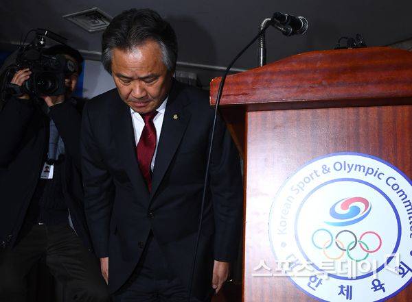 체육계 성폭행 논란 당시 사과하는 이기흥 대한체육회장 / 사진=DB