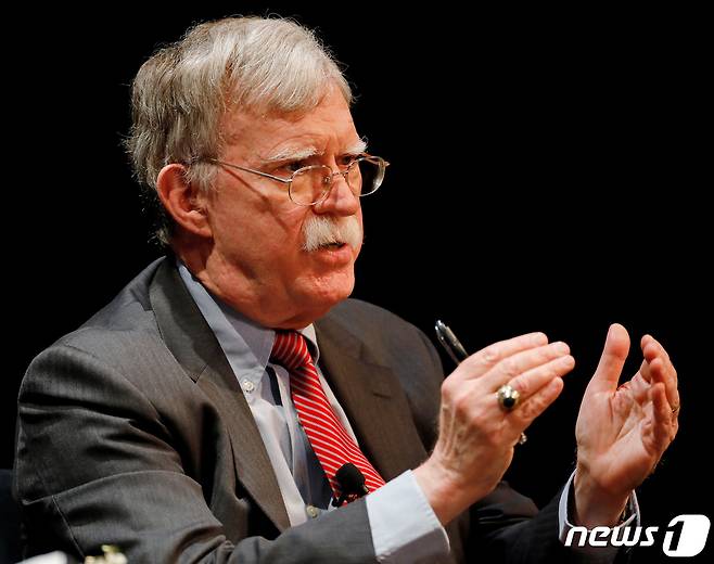 존 볼턴 전 백악관 국가안보보좌관이 17일(현지시가) 듀크대에서 학생들을 상대로 강연하고 있다. © 로이터=뉴스1 © News1 박형기 기자