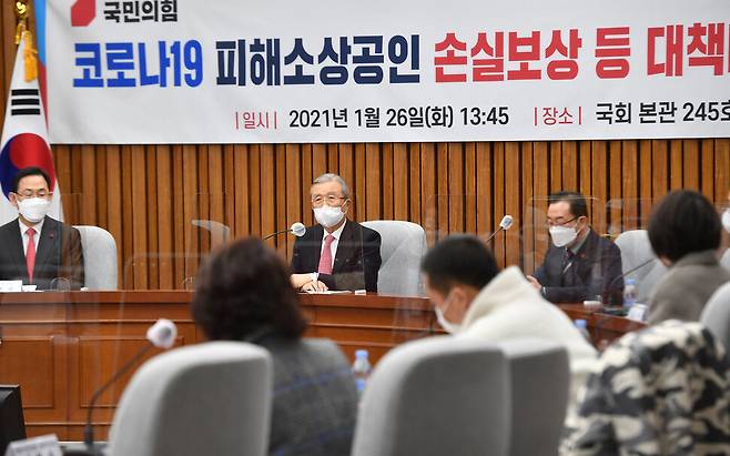 김종인 국민의힘 비상대책위원장이 26일 오후 서울 여의도 국회에서 열린 코로나19 피해 소상공인 손실보상 등 대책 마련 간담회에서 발언하고 있다. 연합뉴스