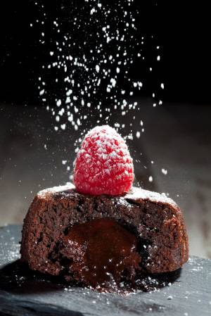 케익 등에 든 액상과당은 설탕보다 구조가 단순해 소화흡수가 빠르고, 체지방 전환도 설탕보다 잘된다./클립아트코리아 제공