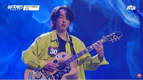 30호 가수 이승윤 씨는 기존의 패러다임에 갇히지 않은 음악을 선보였다. [사진 JTBC]