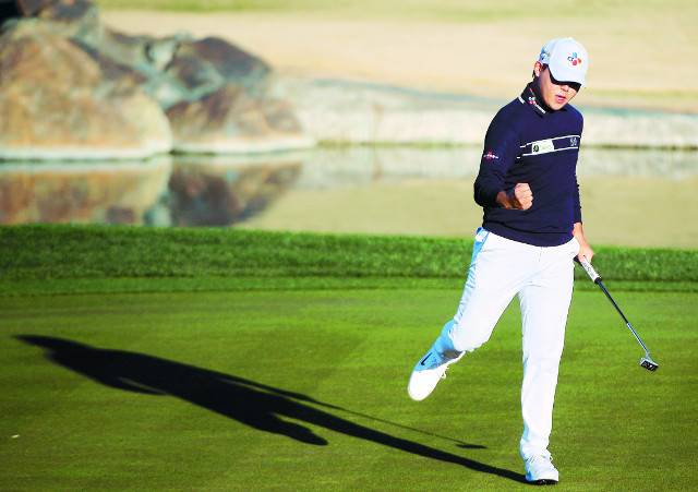 김시우가 25일(한국시간) 미국 캘리포니아주 라킨타의 PGA 웨스트 스타디움 코스(파72)에서 열린 PGA투어 아메리칸 익스프레스 최종 라운드 17번 홀(파3)에서 선두로 올라서는 6m 버디 퍼트를 성공시킨 뒤 주먹을 불끈 쥐고 있다. USA투데이연합뉴스