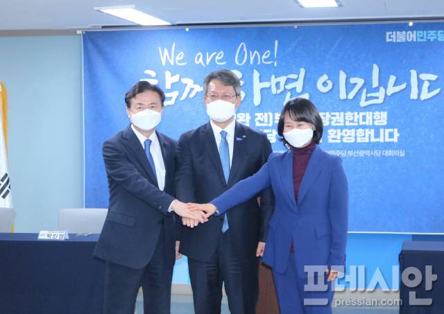 ▲ 좌측부터 김영춘 전 해양수산부 장관, 변성완 전 부산시장 권한대행, 박인영 부산시의원. ⓒ프레시안(박호경)