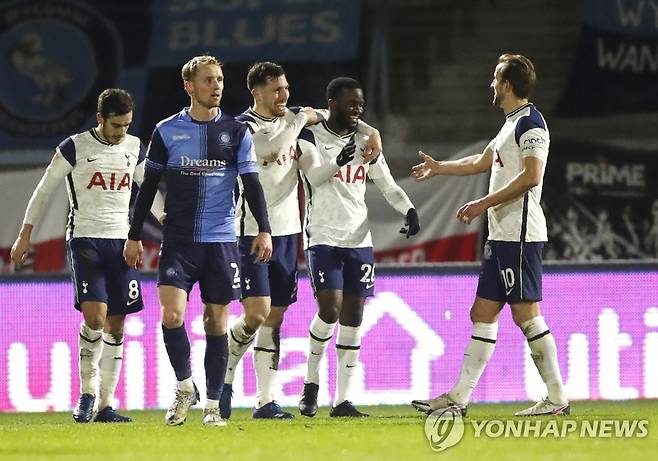 3-1 추가골 넣은 은돔벨레(오른쪽에서 두번째) [AP=연합뉴스]