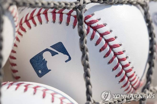 공인구에 박힌 MLB 로고 [게티이미지/AFP=연합뉴스 자료사진]