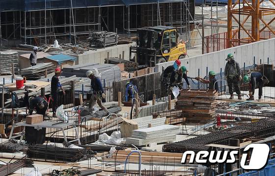 (대전ㆍ충남=뉴스1) 박찬수 기자 = 조달청이 설 명절을 맞아 건설근로자 임금 조기 지급 등을 포함한 민생지원대책을 추진한다.© 뉴스1