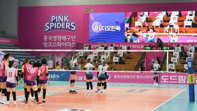 흥국생명과 GS칼텍스의 경기가 열린 계양체육관에는 평소보다 많은 취재진이 현장을 찾았다. ⓒ KOVO