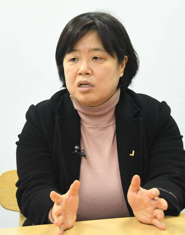 정의당 젠더인권본부장을 맡고 있는 배복주 부대표가 27일 여의도 정의당사에서 본보와 인터뷰하고 있다. 오대근 기자