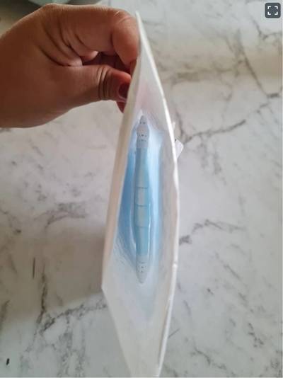 소포 봉투 속의 마스크. 뉴질랜드헤럴드 홈페이지 캡처