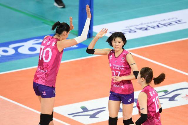 흥국생명 이재영(가운데)과 김연경, 김세영. 한국배구연맹 제공