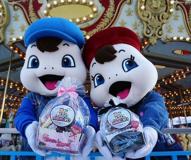 서울랜드가 편의점 CU가 협업해 '서울랜드 콜라보' 상품을 출시했다. /사진=서울랜드