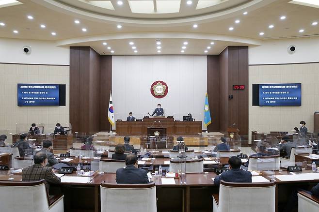 원주시의회 주차관리개선 특위 구성 (원주=연합뉴스) 김영인 기자 = 강원 원주시의회는 27일 제223회 임시회를 열고 주차관리개선 특별위원회를 구성했다. 사진은 본회의장 모습. 2021.1.27