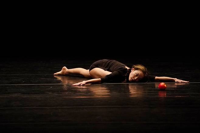 '그런데 사과는 왜 까먹었습니까?' 쇼케이스 장면 [한국문화예술위원회 제공, 재판매 및 DB 금지]