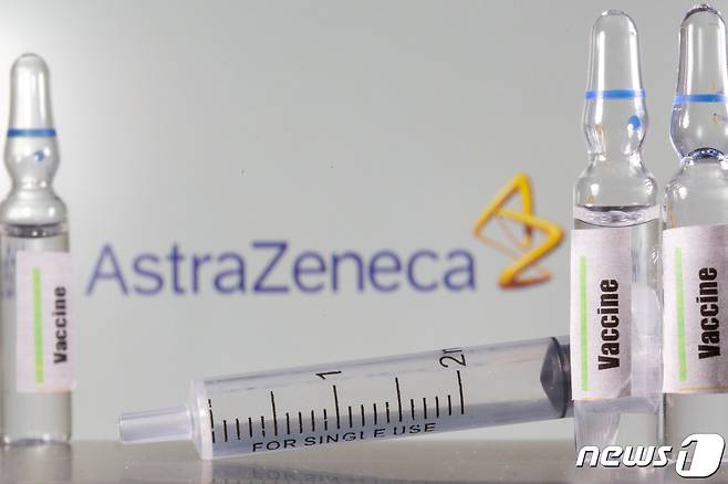 영국 제약사 아스트라제네카와 옥스퍼드대학이 공동개발 중인 신종 코로나바이러스 감염증(코로나19) 백신 최종 임상시험 분석 결과, 90%의 면역 효과를 확인했다고 아스트라제네카가 밝혔다. © 로이터=뉴스1 © News1 포토공용 기자