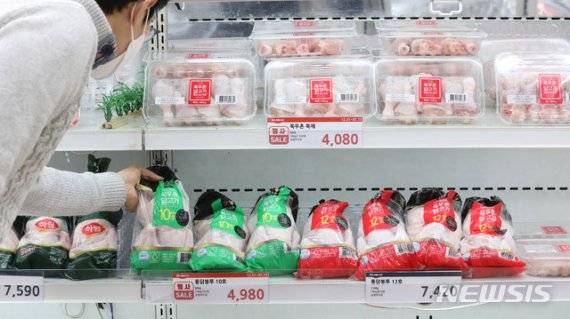 최근 계란 등 물가가 오르면서 올해 설 차례 비용이 지난해보다 18％ 가량 늘었다는 분석이 나왔다. /사진=뉴시스