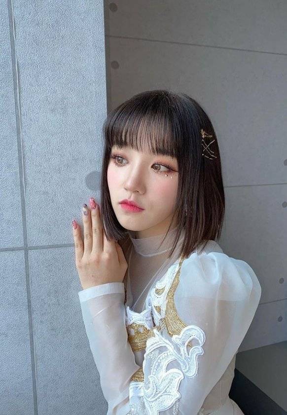 Song Yuqi posted several photos on the official SNS of (G)I-DLE on Friday, along with snowflake emojis.In the open photo, Song Yuqi is styled as a stage costume with straight hair and gold decoration. He takes various poses in a space that looks like a waiting room.A doll-like beauty and a lovely atmosphere catches the eye.Fans who encountered the photos responded such as Bobby Doll, It is so cute and Song Yuqi shining today.On the other hand, the group (G)I-DLE, which Song Yuqi belongs to, released the mini 4th album I burn on the 11th and is working as the title song Hwa ().