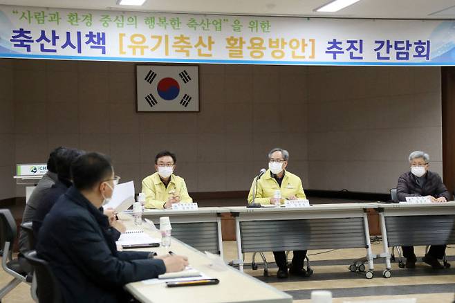 이천시 농업기술센터가 자체생산 하여 농업인들에게 공급하는 클로렐라와 BM활성수가 유기농업자재로 등록 되었다고 27일 밝혔다. / 사진제공=이천시