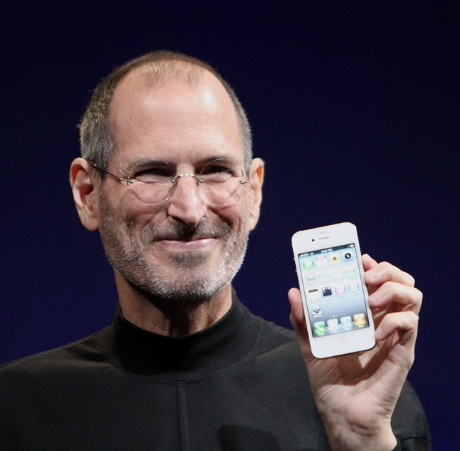 아이폰 4를 소개하고 있는 故 스티브 잡스 애플 CEO