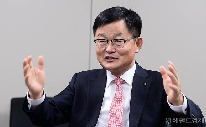 김승배 피데스개발 대표는 지난 26일 진행된 인터뷰 내내 ‘신뢰’를 강조했다. 그는 “디벨로퍼에게 가장 중요한 가치는 신뢰다. 회사 이름도 ‘신뢰’인데 지켜야 하지 않겠느냐”며 웃었다. [이상섭 기자]