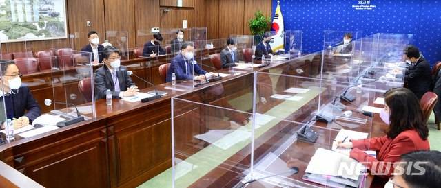 [서울=뉴시스] 외교부는 미국 바이든 행정부 출범 계기 효율적인 대미 정책공공외교 추진을 위해 '대미 정책소통 T/F'를 구성하고, 1월28일 최종건 제1차관 주재로 제1차 회의를 개최했다. (사진/외교부 제공)  photo@newsis.com