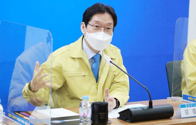 김경수 지사가 지난 26일 코로나19 백신 접종 준비를 위한 관계 전문가 간담회를 하고 있다. 경남도 제공