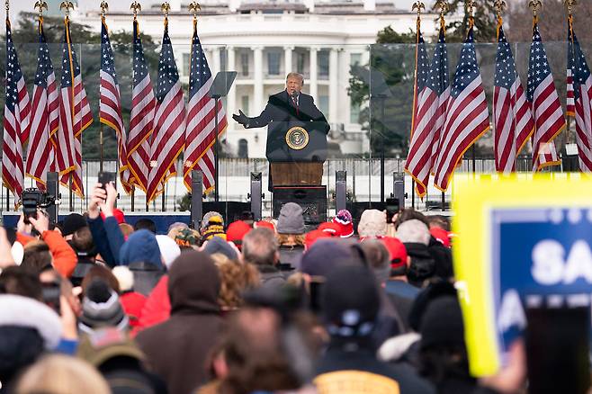 ⓒAP Photo1월6일 대선 결과 인증 반대 시위에 참석해 연설하는 트럼프 미국 대통령.