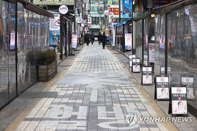 점심시간에도 한가한 서울 강남구의 한 식당가 [연합뉴스 자료사진]