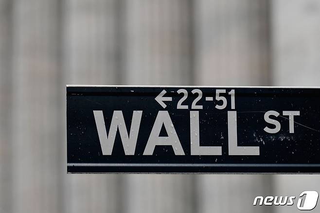 신종 코로나바이러스 감염증(코로나19) 확산으로 인한 미국 경제 위축과 실업 증가 우려에도 28일(현지시간) 뉴욕 증시 3대 지수는 모두 상승세로 출발했다. © AFP=뉴스1 자료 사진