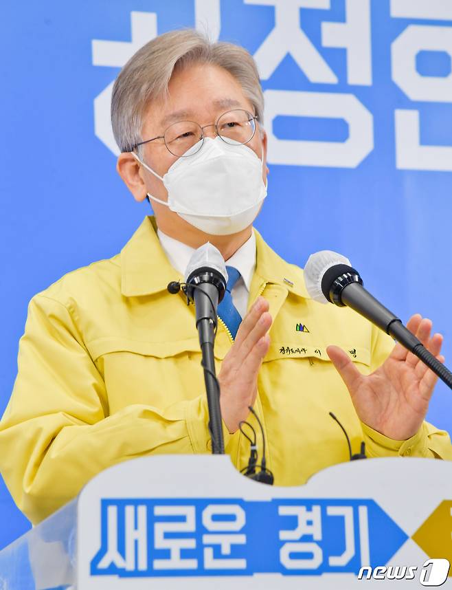 이재명 경기도지사는 29일 SNS를통해 “실제 현장에서 지역화폐가 매출 회복에 큰 효과가 있는 것으로 확인되었다”고 밝혔다./뉴스1