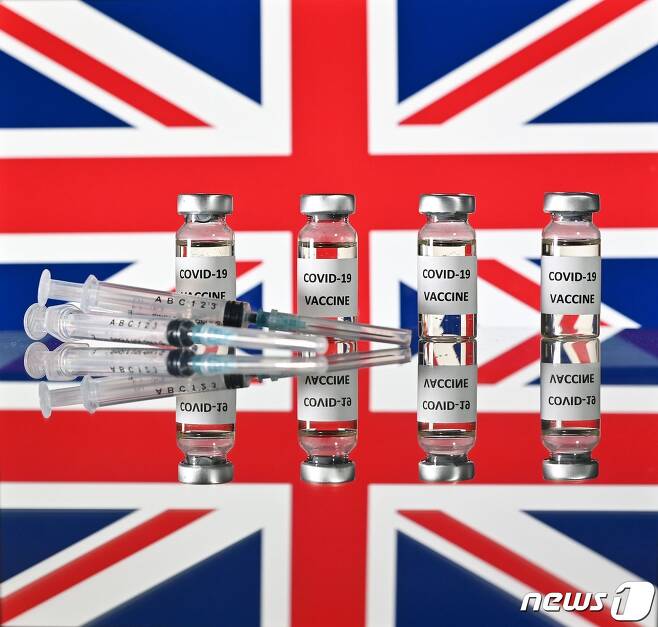 영국 국기와 아스트라제네카 백신. © AFP=뉴스1
