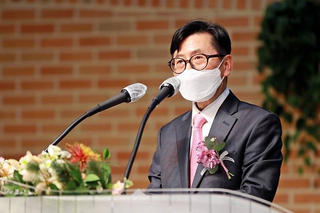 정광호 삼육대 교수가 지난 27일 삼육대학교회에서 진행된 정년퇴임 감사예배에서 회고담을 밝히고 있다.(삼육대 제공)/뉴스1