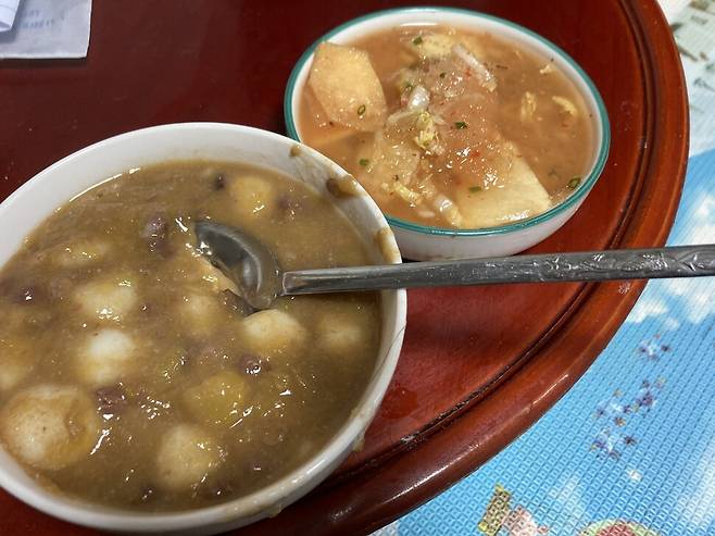 2021년 1월2일. 할머니께서 끓여 주신 호박죽과 얼음 낀 물김치. 송숙 제공