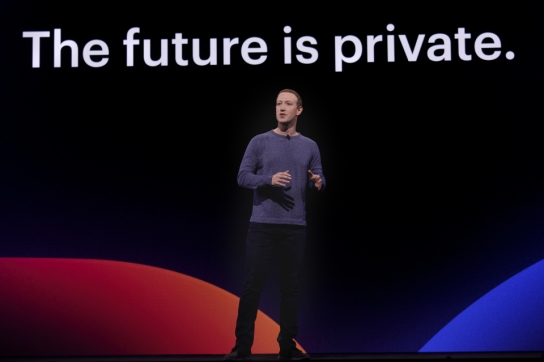 마크 저커버그 페이스북 CEO는 "맞춤형 광고 차단은 역사를 되돌리는 것"이라고 비난했다 [페이스북]