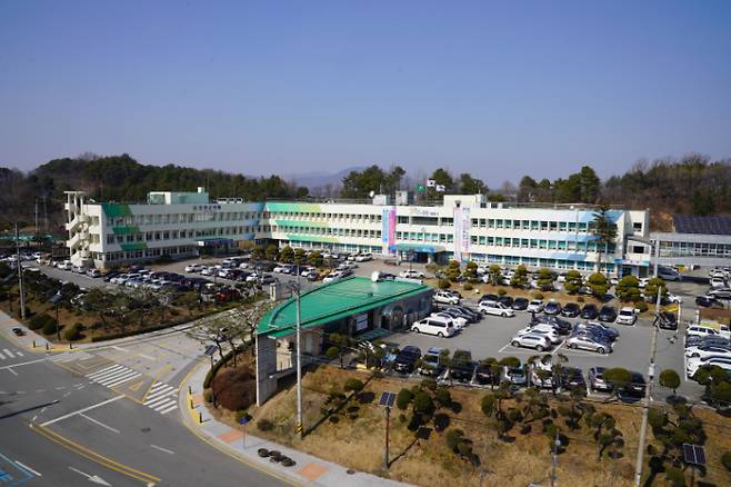 진천군청사 전경. 진천군 제공