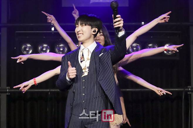 [이데일리 스타in 이영훈 기자] 가수 양지원이 29일 진행된 ‘양지원의 First 쇼케이스 : 당신이 있어 참 고맙습니다. 그리고 사랑합니다’에서 포즈를 취하고 있다.