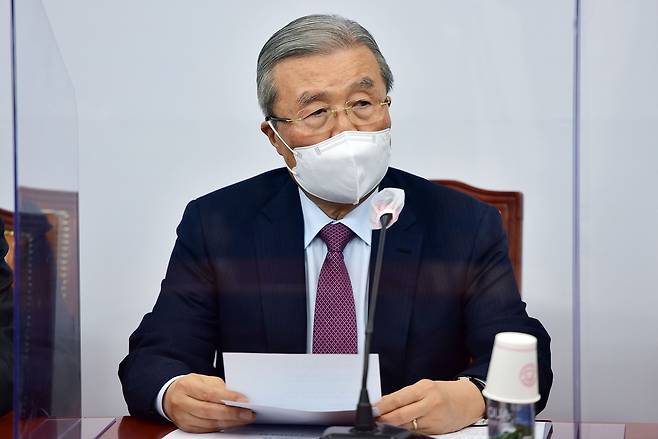 김종인 국민의힘 비상대책위원장이 28일 서울 여의도 국회에서 열린 비상대책위원회의에 참석해 발언을 하고 있다. /국회사진기자단