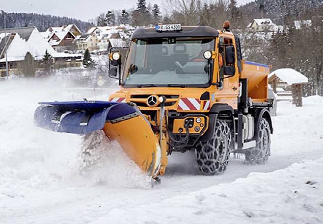유니목 제설차량 [사진 출처=다임러트럭 코리아]