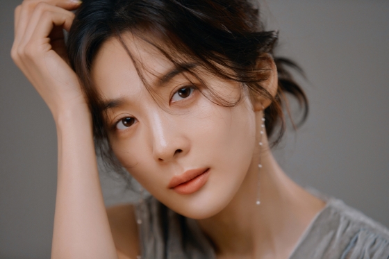 tvN 월화드라마 '낮과 밤'의 제이미 레이튼 역을 맡은 배우 이청아/사진=킹스랜드