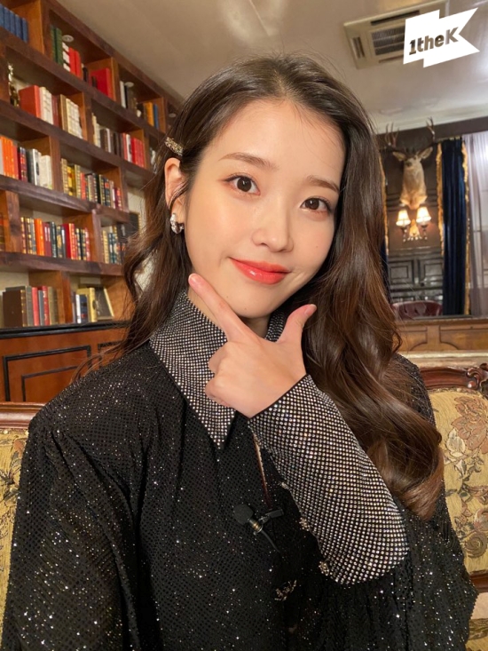 In Celebrity (Celebrity), the beautiful looks of IU attracts Eye-catching.On the 30th, WonderKei official Twitter Inc. posted a number of photos of IU.In the photo, IU is taking various poses and looking at the camera.His dazzling beautiful looks caught the attention of netizens and official fan club Yuana.IU appeared on the original content of WonderKei on the 29th and showed Celebrity live.In this content, IU showed off its singing skills and beautiful looks.On the other hand, as soon as the new IU song Celebrity, released on the 27th, was released, it entered the recently reorganized Melon 24 Hits chart in a short time as well as the top of major music charts such as Genie Music and Bucks.In addition, this new song was ranked # 1 in the iTunes Song Charts in six countries, making it popular among overseas fans.IUs new song Celebrity is a new song that was released in eight months after the release of the digital single Eight in May last year.Especially, it showed concept of various styling using colorful and colorful color, and it collected big topic before the release of the sound source.