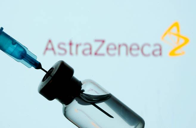 다국적 제약회사 아스트라제네카와 영국 옥스퍼드대 연구진이 개발한 코로나19 백신. 로이터연합뉴스
