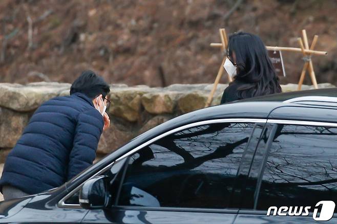 고 이건희 삼성전자 회장의 딸 이부진 호텔신라 사장이 1일 오전 서울 은평구 진관사에서 열린 고 이 회장 100일재에 참석하고 있다. 2021.2.1/뉴스1 © News1 안은나 기자