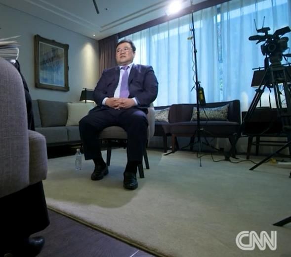 류현우 전 쿠웨이트 주재 북한 대사대리가 1일 미국 CNN방송과 인터뷰를 하고 있다/CNN홈페이지 캡처
