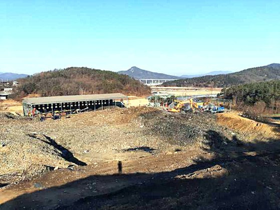 이른바 '의성 쓰레기산'이 있던 부지. [경북 의성군]