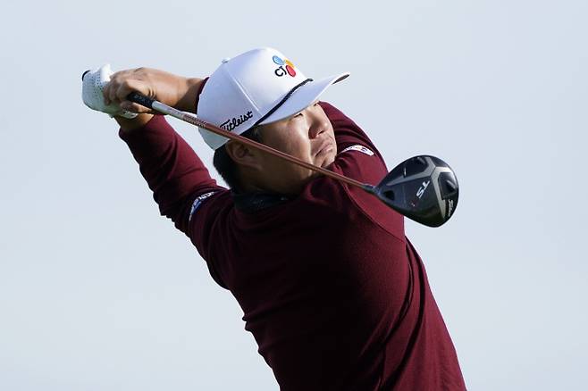 임성재가 1일 미국 캘리포니아주 라호아의 토리 파인스 골프클럽 남코스에서 열린 PGA투어 파머스 인슈어런스 오픈 4라운드 2번홀에서 티샷을 날리고 있다.   라호아 | AP연합뉴스
