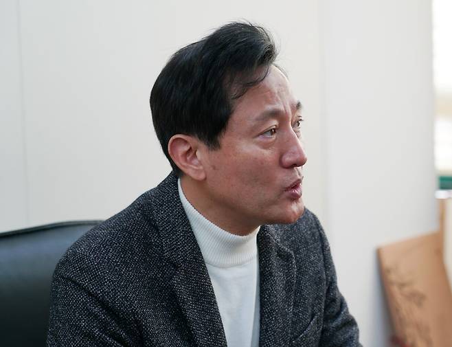 Oh Se-hoon, the former Seoul mayor, speaks in an interview with The Korea Herald in his office at Gwangjin-gu, Seoul on Sunday. (Kim Hae-yeon/The Korea Herald)