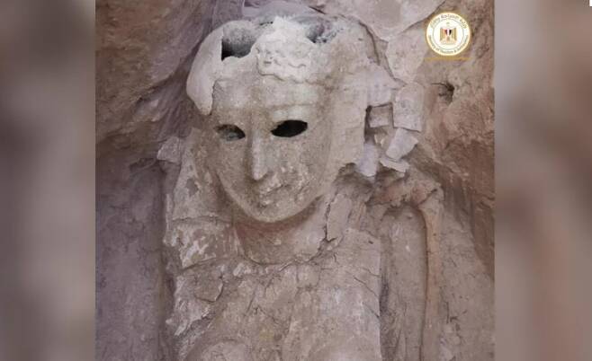 이집트에서 발견된 2000년 전 무덤에서 출토된 가면