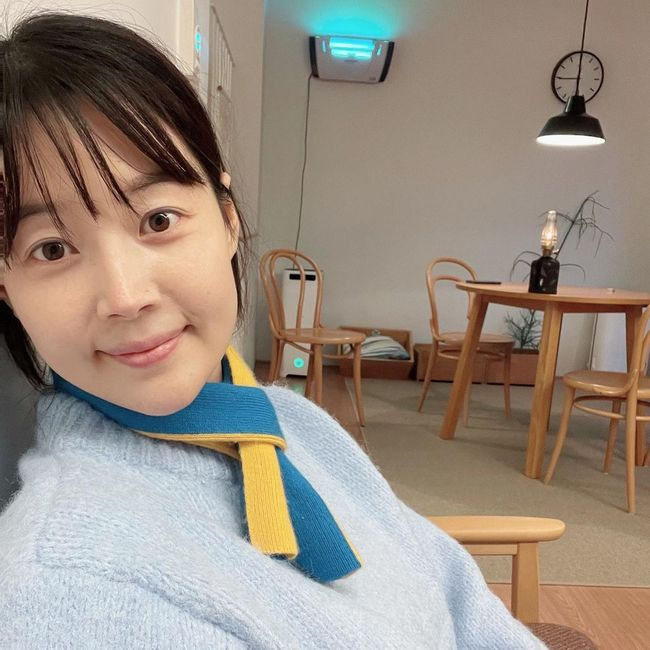 Actor Han Ji-hye has revealed the latest in pregnancy.Han Ji-hye told his Instagram on the 3rd, I am comfortable (...in fact a little boring...) with the groom at Weekend and I am doing well in Alone Jeju Island except Weekend.I am in the midst of a recent situation. I am reporting my survival. All of the pictures are Weekend.In the photo, there is a picture of Han Ji-hye who is spending time alone in Jeju Island.Han Ji-hyes beauty, which shines in comfortable attire and a gentle appearance without a toilet, attracts attention.Meanwhile, Han Ji-hye has been involved in inspection and marriage in 2010 and recently announced the news of pregnancy in 10 years.han ji-hye Instagram