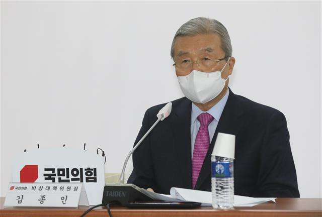 모두발언하는 김종인 비대위원장 - 김종인 국민의힘 비상대책위원장이 2일 오전 부산 수영구 국민의힘 부산시당에서 모두발언을 하고 있다. 2021.2.1 뉴스1