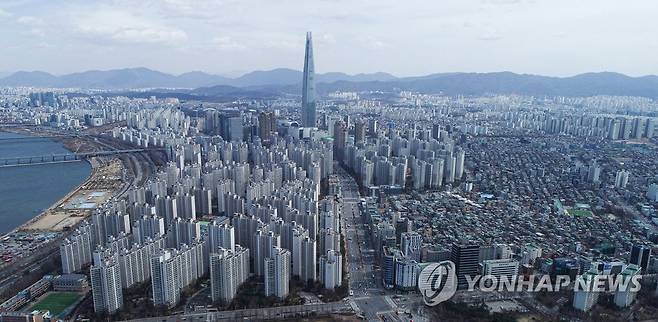 고가주택이 몰려있는 서울 강남권 아파트 단지 모습 [연합뉴스 자료사진]